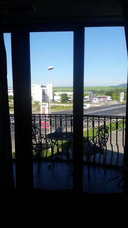 Motel Dhs - Chinese Restaurant เดวา ภายนอก รูปภาพ